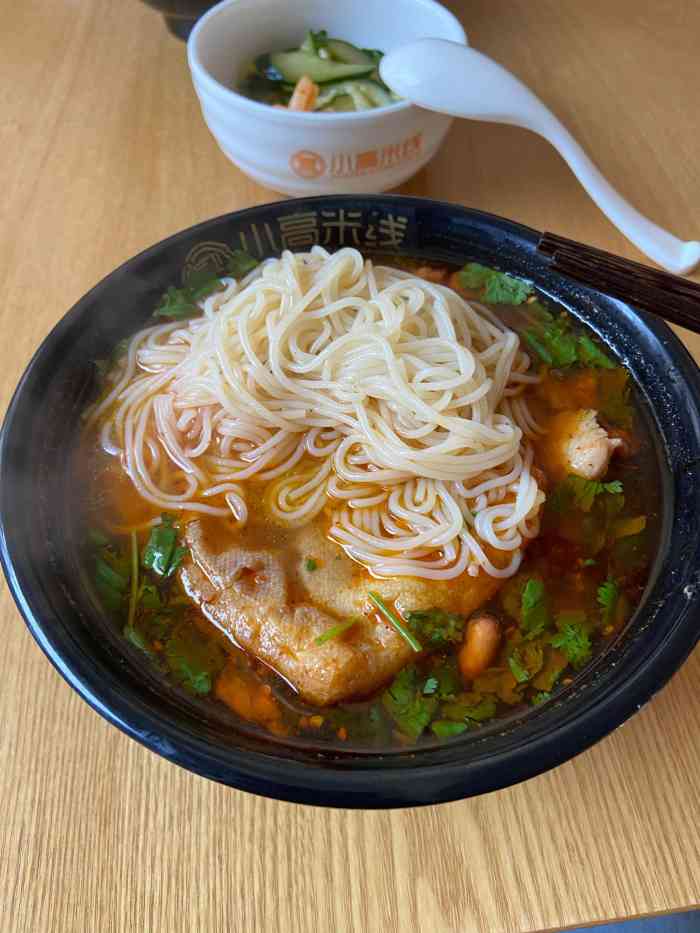 小高米线·生煎(衣裳街店)-"天热就喜欢吃汤索索的,衣裳街小高米线