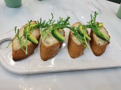 牛油果吞拿鱼塔塔薄饼-丽莎沙拉轻食餐厅(国贸店)