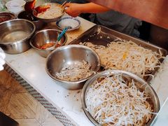 -牡丹广场薛栓子擀面皮大王