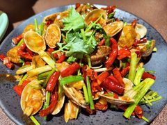 -曼听小寨海鲜烧烤·大连辣炒大王(盖州街店)