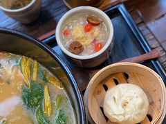 -银米·云南传统过桥米线(双廊黑金冠店)