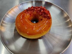 牛乳草莓甜甜圈-禾沐·轻食·面包·咖啡