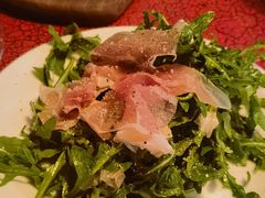 芝麻菜沙拉配风干火腿-羽深肉铺 Steak & Wine