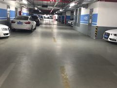 -绿地缤纷城-停车场