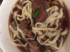 牛肉面-清真吴记门钉肉饼·喜多利