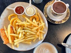 炸物拼盘-老鲨鱼披萨店