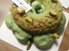 开心果树莓泡芙-Ten Olives甜点