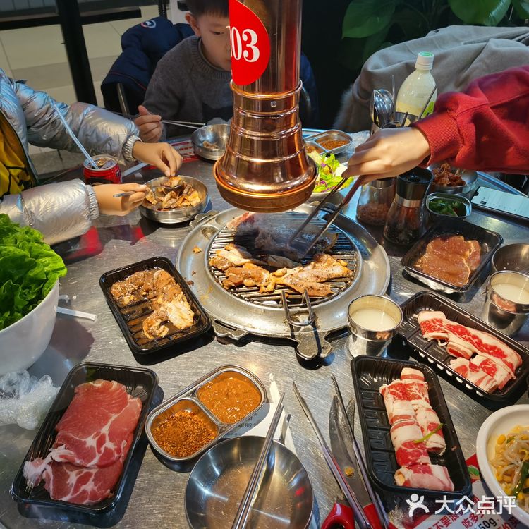像吃牛皮筋服务：很棒，全程换了4次烤盘