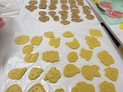 -三只小羊蛋糕DIY烘焙·拼豆·银饰(光谷店)