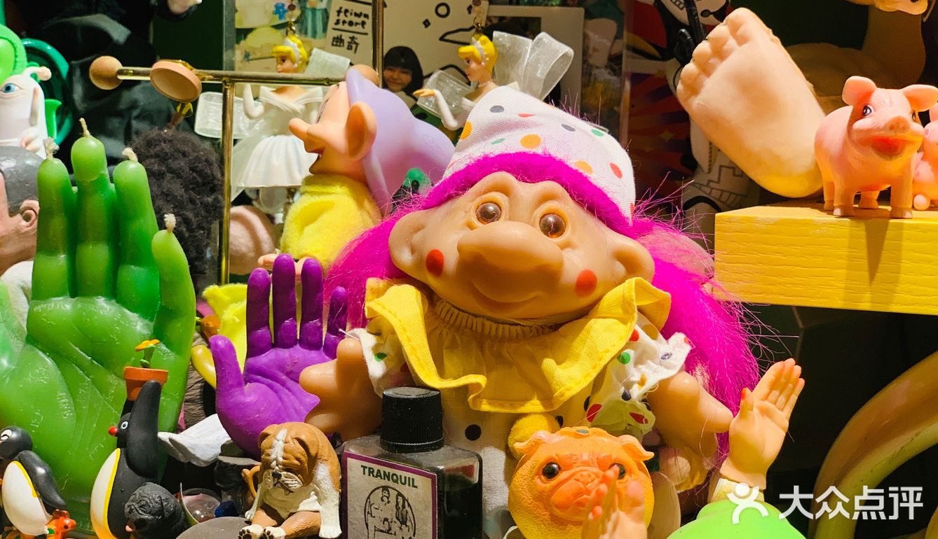 眼睛… 我是一個喜歡收藏 眼睛裝飾品的愛好者！