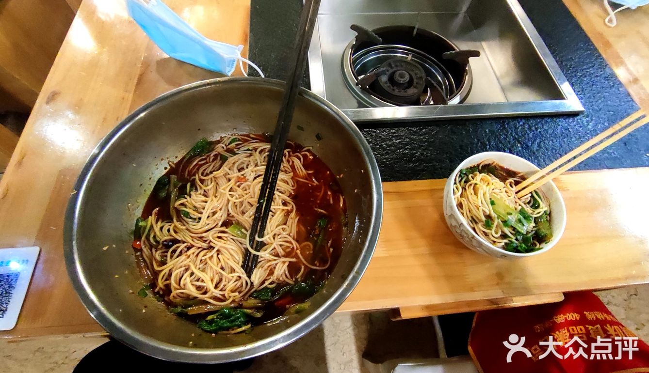 一个星期吃一次面条，这么大个盆可带劲。我吃的不少