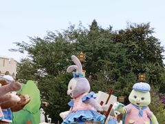 -小镇影院迪士尼小熊Duffy与他的朋友合影地