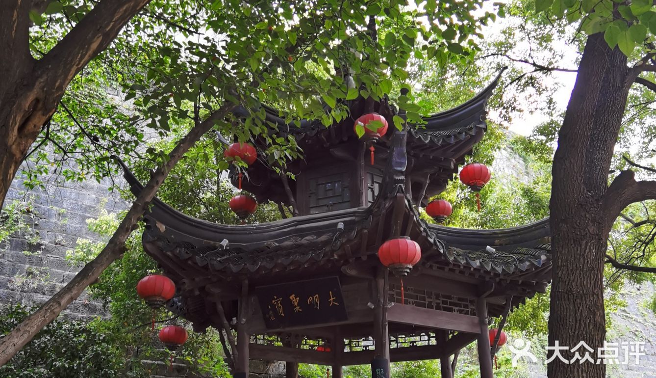 老街小巷，不禁疑惑着自己是否穿越而来