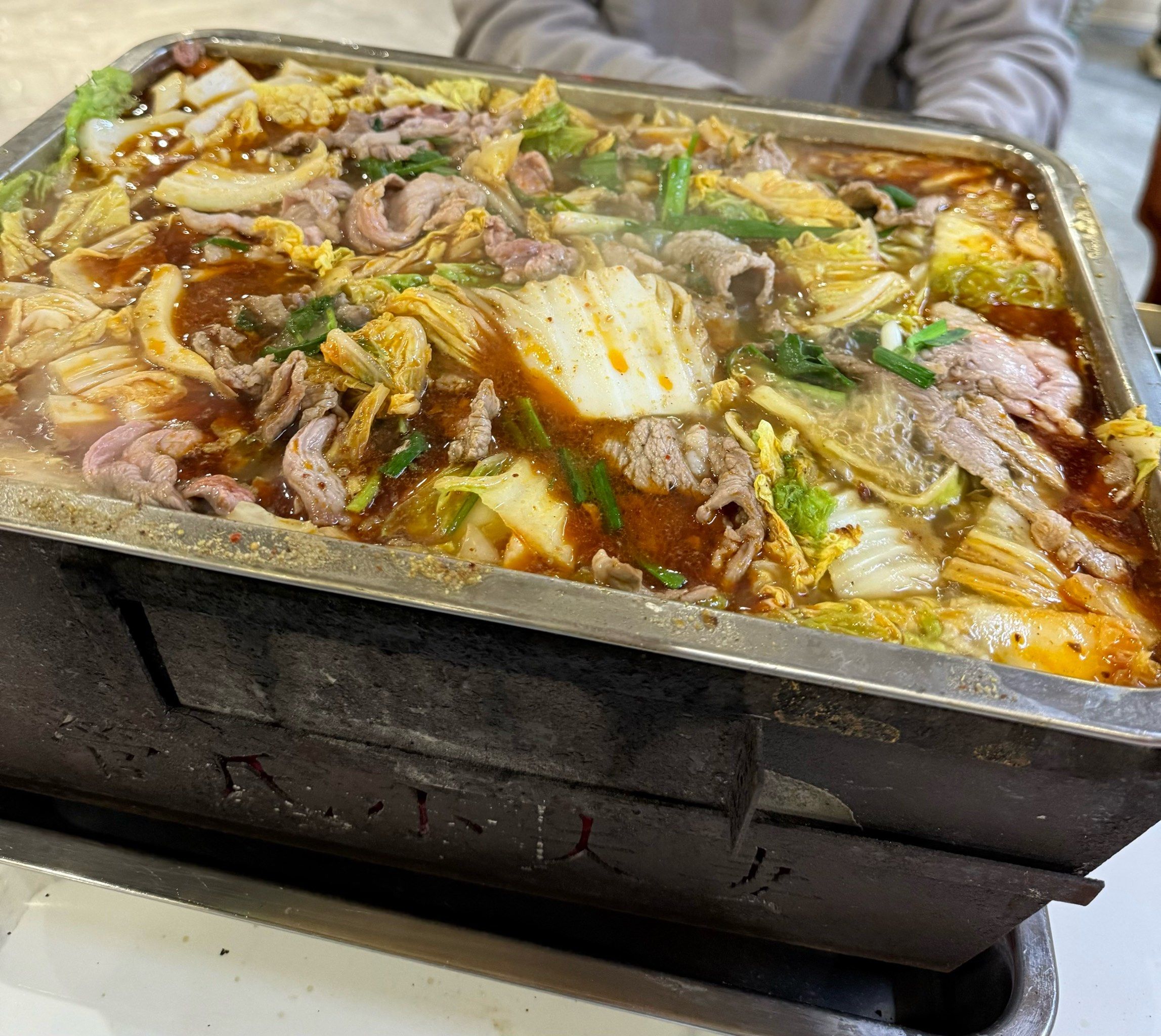 热气腾腾碳火羊肉锅
