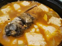 鸿运鱼头煲-老灶味道·本帮菜(昌平路店)