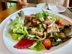 -Chom Cafe and Restaurant