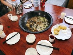 -粘豆包柴火铁锅炖