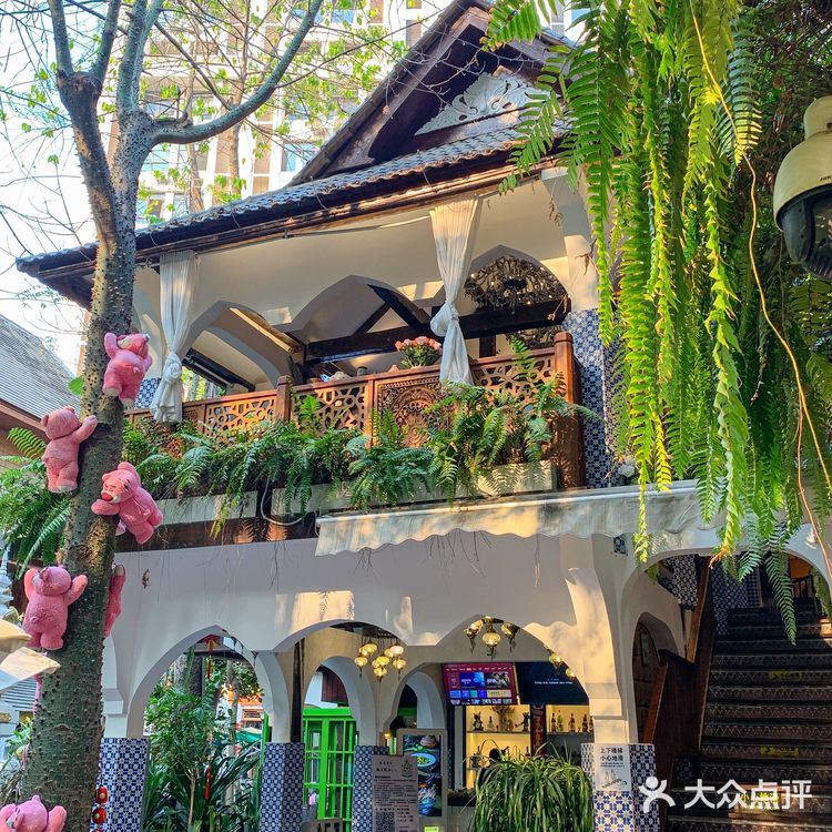 假装在清迈🌴版纳这家花园餐厅太美了