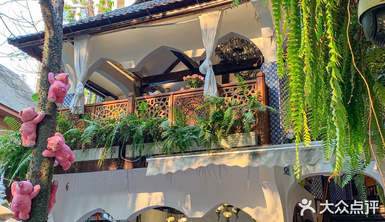 假装在清迈🌴版纳这家花园餐厅太美了