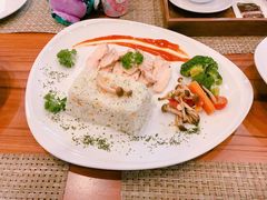 -Chom Cafe and Restaurant