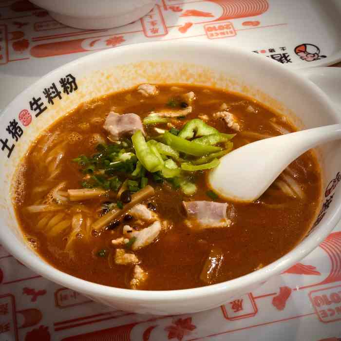 打分    /人 猪霸王家的老友粉真的还挺好吃的,就是万象小吃街这里