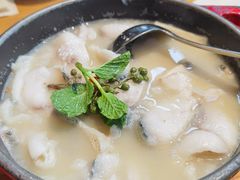 酸汤煮嫩滑鱼片-小大董·烤鸭(五棵松店)