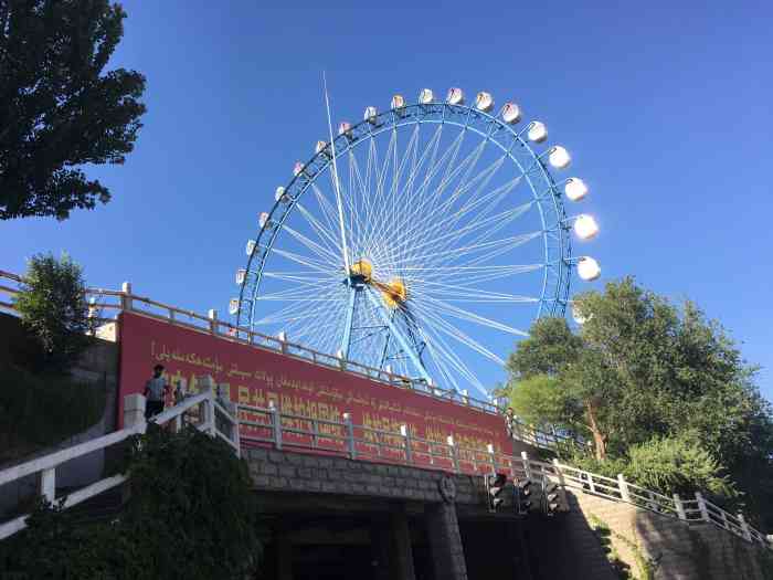 人民广场-"喀什市任人民广场,可以说是位于喀什市的最.