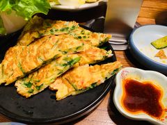 海鲜葱饼-明洞阿姨·韩式酱蟹烤肉·创意料理(三元桥店)