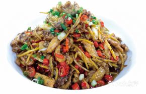 Tea Oil and Ginger Stir-fried Local Chicken