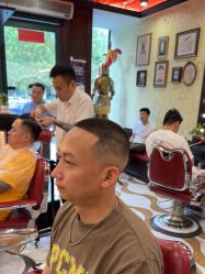 -东方先生国潮男士理发馆