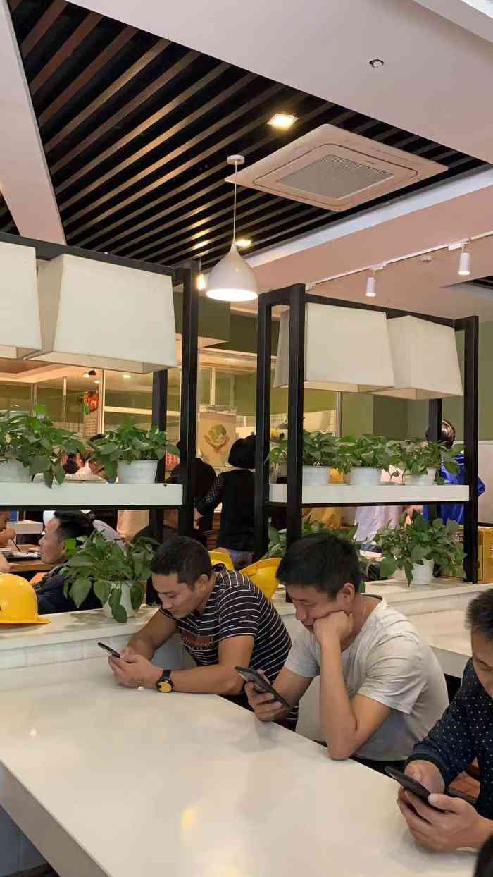 3人赞1大马猴王2019年12月27日打分公司楼下的食堂,去他家吃主要是