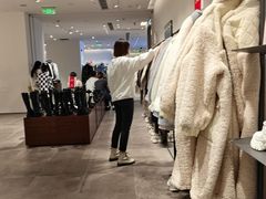 -URBAN REVIVO(高德置地广场·春广场店)