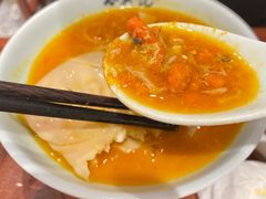 大汤包的汤汁-裕兴记•蟹黄面馆(人民广场店)