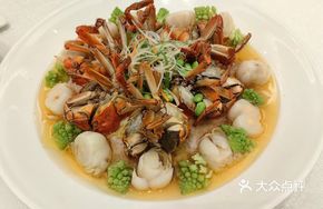 Sauce-Infused Lily and Freshwater Crab