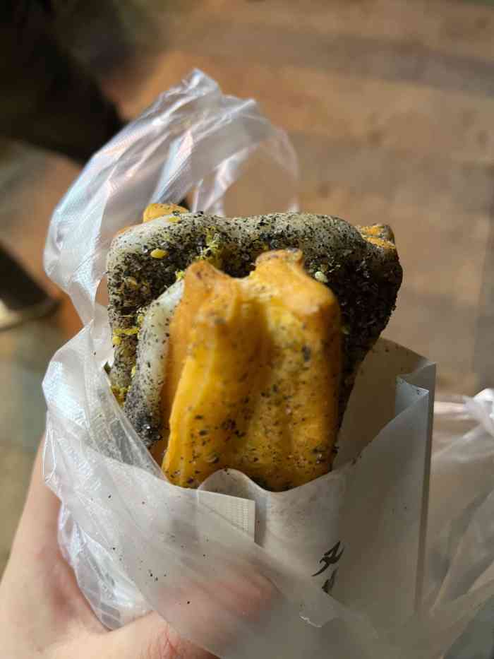 相遇油条包麻糍(西湖音乐喷泉原创总店)-"只有外带窗口,鼎盛时期排队