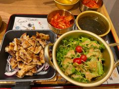 盐焗五花肉+色拉-小韩屋韩国料理(上海湾店)