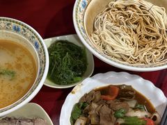-金杨拉面王小吃面馆·牛三宝面·红烧牛肉粉