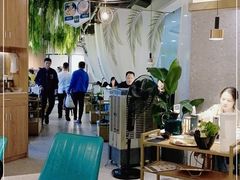 大堂-三个椰子·现砍椰子鸡(金源CBD店)