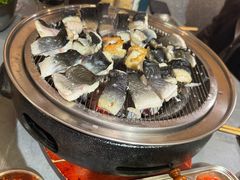 -围炉肉舍•炭烤活鳗•丹东海鲜烤肉(步行街店)