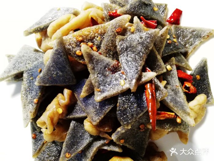 黔园～贵州生态酸汤牛肉火锅蕨粑炒腊肉图片