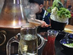 -果松木炭酸菜铜火锅·外婆参鸡汤