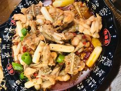 招牌蒜泥小龙虾-老谭虾王蟹皇·龙虾·烧烤(蝴蝶湾店)