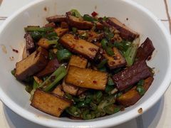 -阿瓦山寨·湘菜现炒·剁椒鱼头王(咸阳总店)