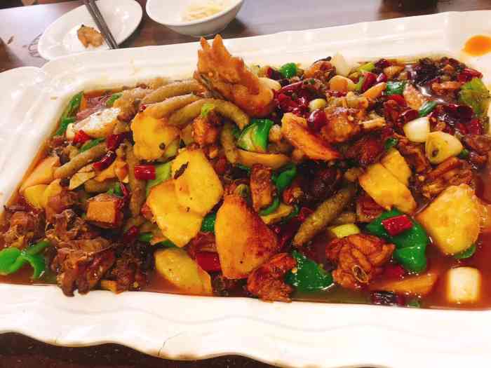 庭州拨鱼子黄面烧烤-"不起眼的小店 旅行中团友推荐的 确实蛮好.