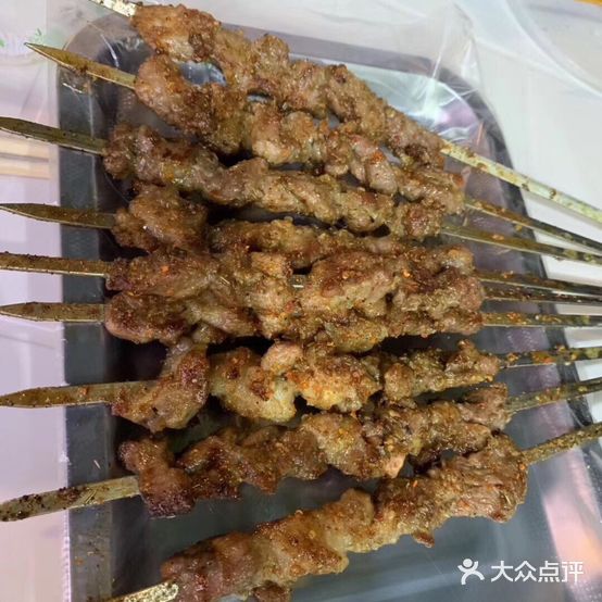 中国新疆艾西丁烤羊肉烧烤店