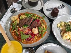 煎牛肉配烤玉米牛油果能量碗-Lokal(武康路店)