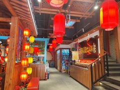 -宽板凳老灶火锅(台湾街店)