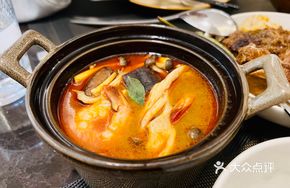 8 Bowls of Sour Spicy Shrimp Soup