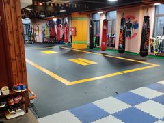 -臻元搏击格斗泰拳拳馆(港隆店)