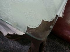 玻璃桌面下全是污水-添福来墨鱼饺子 · 海鲜东北菜(大连星海·黄浦路店)